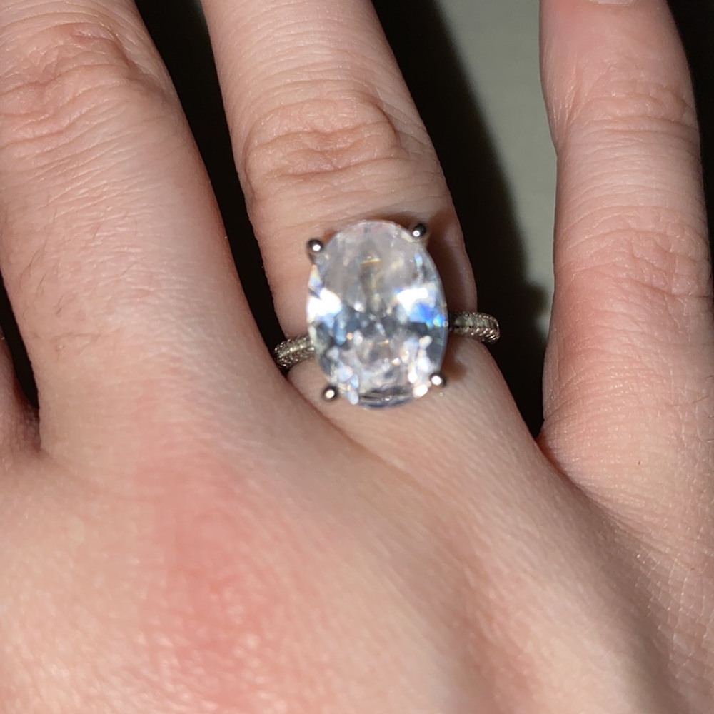 **SILVER CZ DIAMOND RING SIZE 6 💍